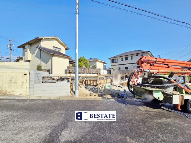 【前面道路含む現地写真】 | 知多市巽が丘第2　１号棟