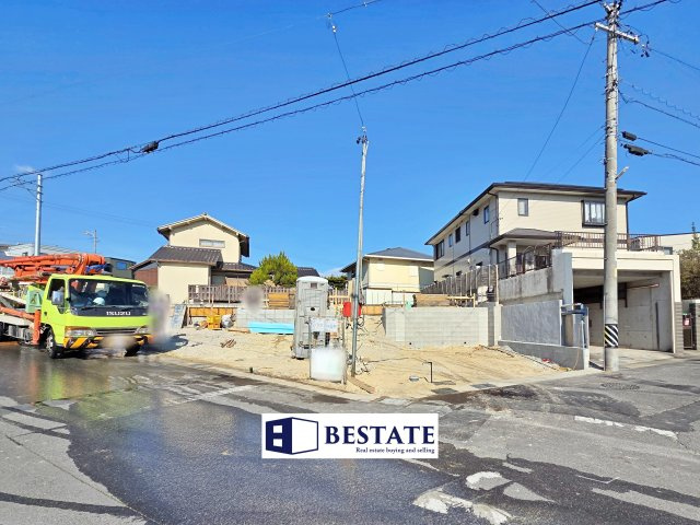 【前面道路含む現地写真】 | 知多市巽が丘第2　１号棟