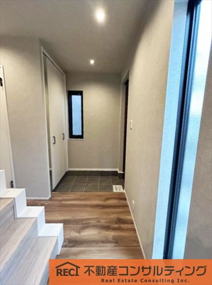 西宮市小松町1丁目　中古戸建の玄関