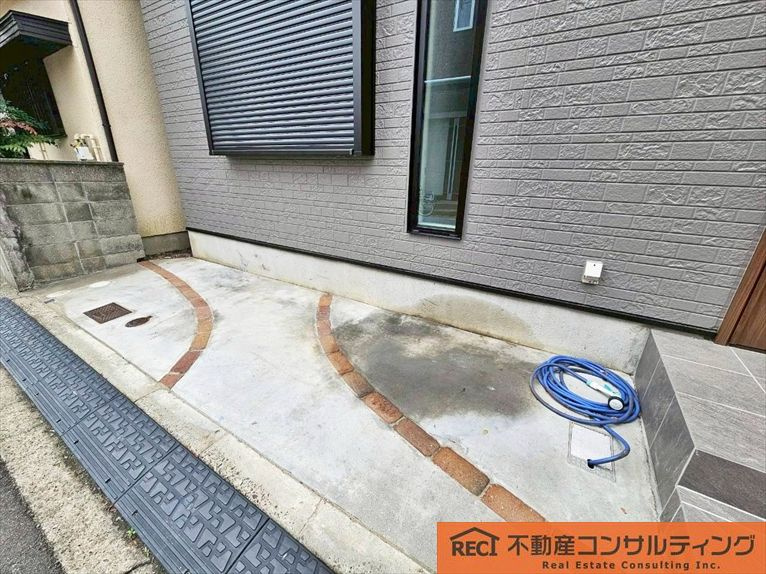 西宮市小松町1丁目　中古戸建の駐車場