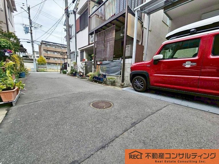 西宮市小松町1丁目　中古戸建の前面道路含む現地写真