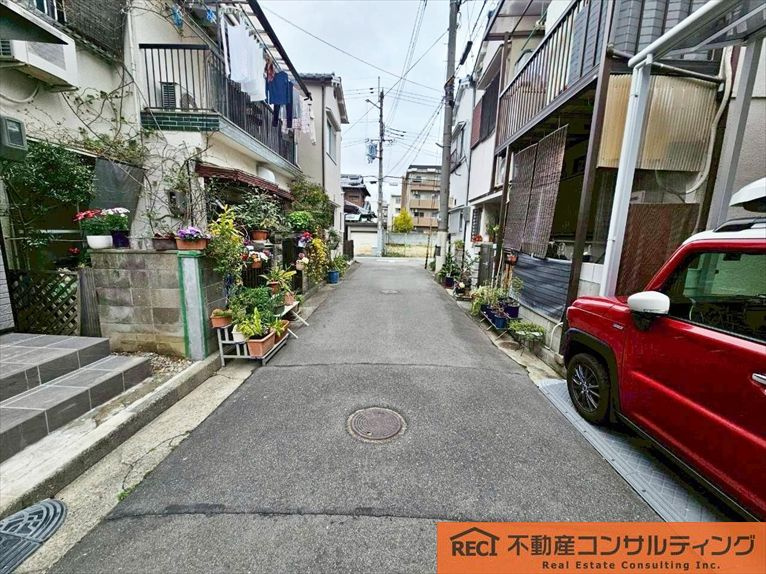 西宮市小松町1丁目　中古戸建の前面道路含む現地写真