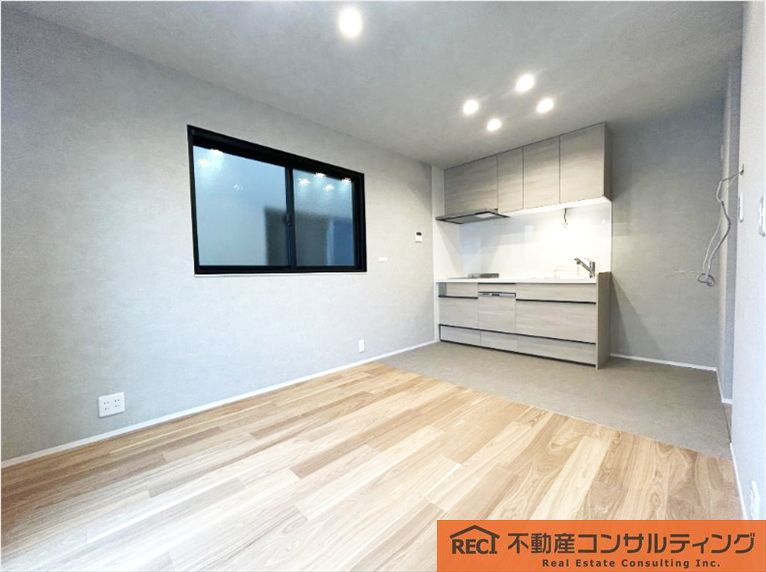 西宮市小松町1丁目　中古戸建の居間・リビング