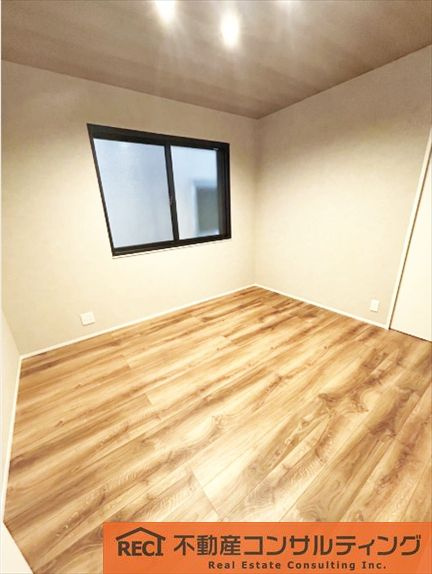 西宮市小松町1丁目　中古戸建の寝室