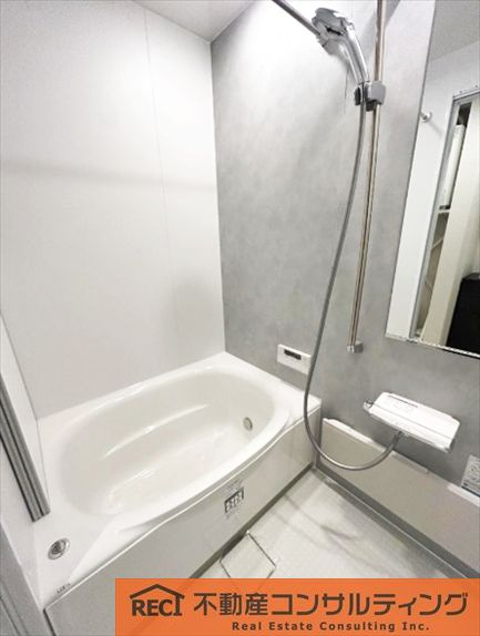 西宮市小松町1丁目　中古戸建の浴室
