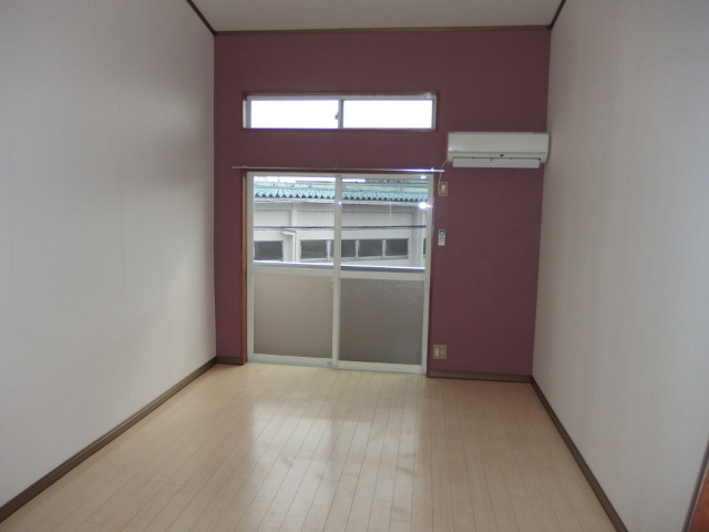 メゾン西大平Ⅱの居間・リビング