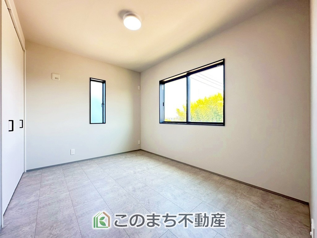 アーバンモデリア宇都宮市細谷町の洋室|過ぎ行く時間をゆったりと感じる事ができる落ちついた空間。
