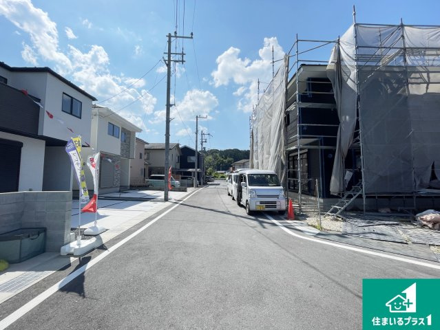 大津市雄琴　第1期　新築一戸建ての前面道路含む現地写真|周辺は落ち着いた街並みの住宅地！子育てがしやすい住環境です！まだ未完成ですが、現地でしかわからない事もございます。是非一度ご覧ください。