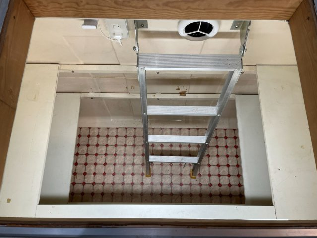池袋本町貸家の収納|大型床下収納