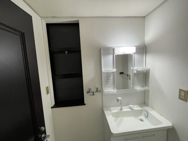 池袋本町貸家の独立洗面台