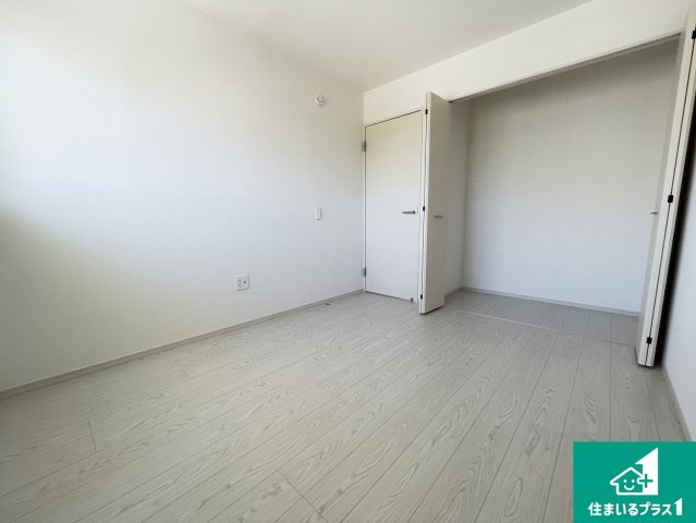 大津市雄琴　第1期　新築一戸建ての洋室|シンプルな洋室は、自分好みのインテリアが楽しめます♪ご家族とインテリアや家具を選びに行くのは新築購入時の醍醐味の一つです。ぜひお楽しみください♪