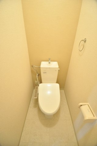 大阪市都島区東野田町１丁目の賃貸マンションのトイレ