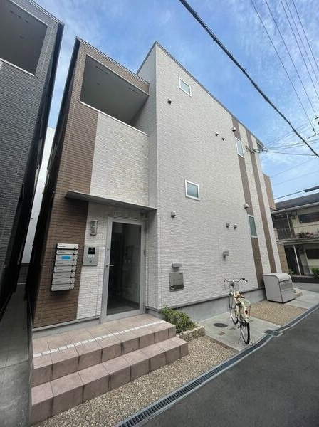 シャイニーサイドの外観