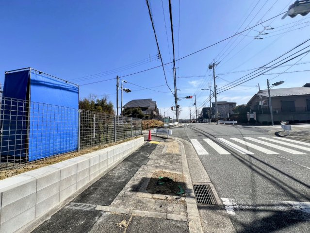 すみれ台2丁目の前面道路含む現地写真