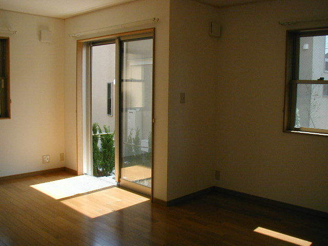 ＱＵＡＴＲＥ　ＳＡＩＳＯＮＳ　宮崎台Ｆ棟の居間・リビング