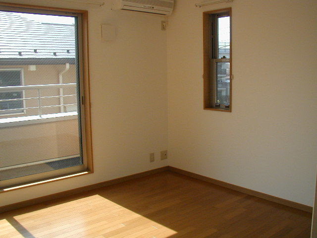 ＱＵＡＴＲＥ　ＳＡＩＳＯＮＳ　宮崎台Ｆ棟の洋室