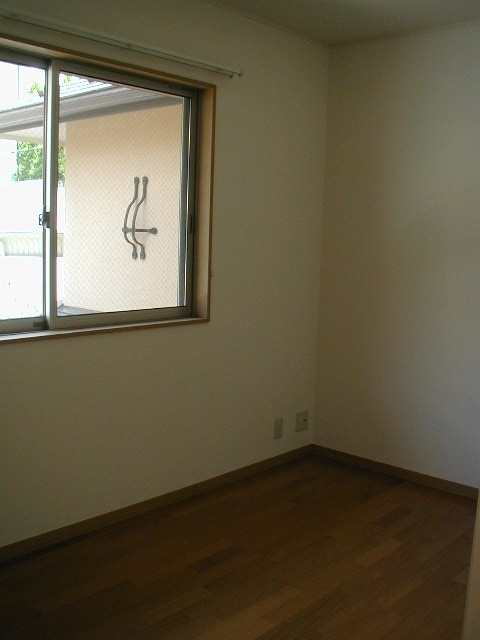 ＱＵＡＴＲＥ　ＳＡＩＳＯＮＳ　宮崎台Ｆ棟の洋室