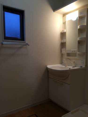 クリエイトシティ創建の洗面所