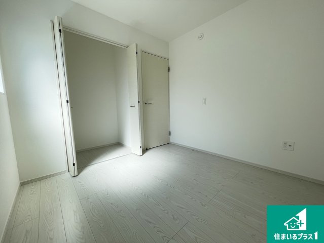 大津市雄琴　第1期　新築一戸建ての洋室|収納スペースが充実しているので子供の成長に合わせてたくさん収納ができます！家族構成に合わせた様々な活用ができる収納！