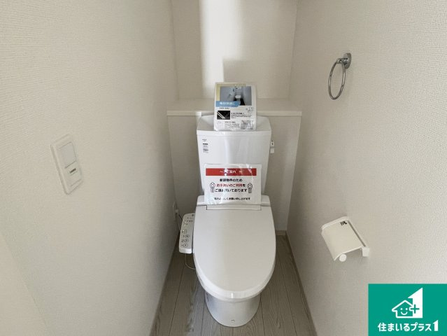 大津市雄琴　第1期　新築一戸建てのトイレ|1・2階の2ヶ所にあるので、朝の忙しい時間の順番待ちもなく、深夜の利用にも大変便利です。