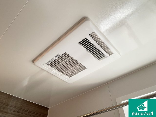 大津市雄琴　第1期　新築一戸建てのその他|四季を通して快適なバスライフをお手伝いする浴室暖房乾燥機！浴室の乾燥・暖房・涼風・換気はもちろん、２４時間換気にも対応！