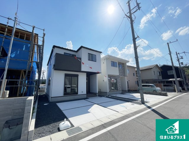 大津市雄琴　第1期　新築一戸建ての前面道路含む現地写真|流行に左右されないシンプルな外観！