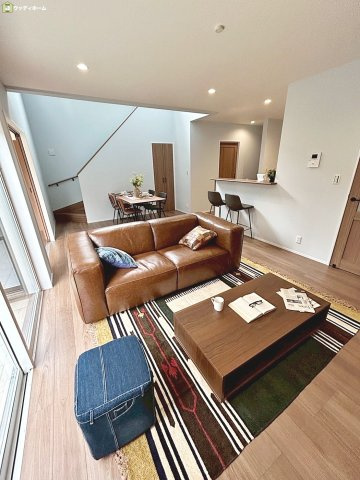 越谷市宮前1丁目　新築一戸建ての居間・リビング