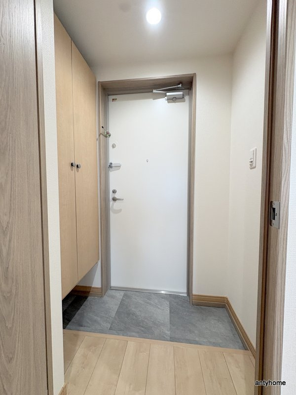 ウェルスクエア豊中本町　仲介手数料無料の玄関