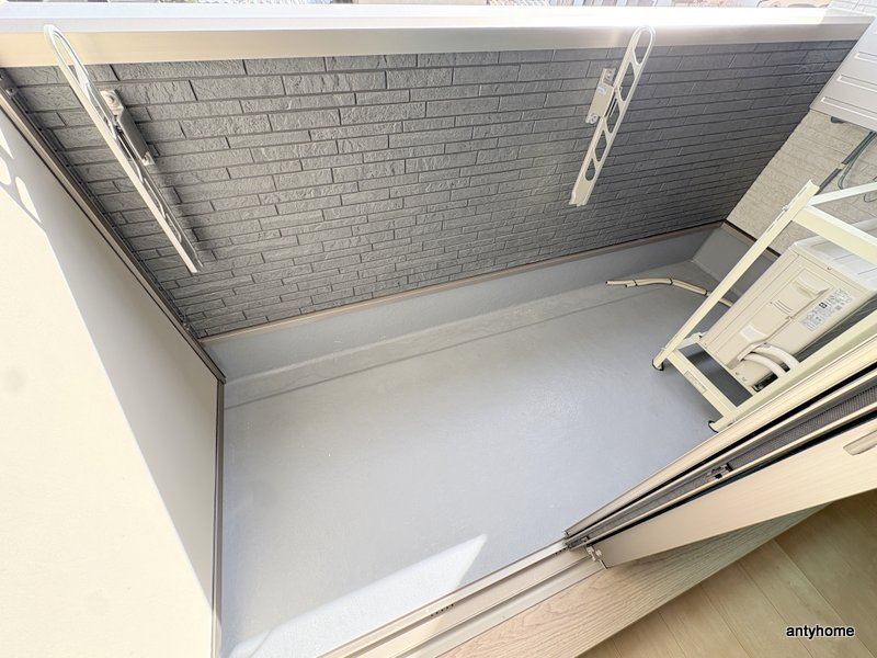 ウェルスクエア豊中本町　仲介手数料無料のバルコニー