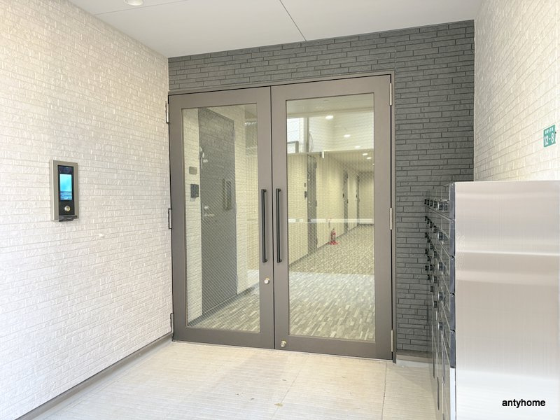 ウェルスクエア豊中本町　仲介手数料無料のエントランス