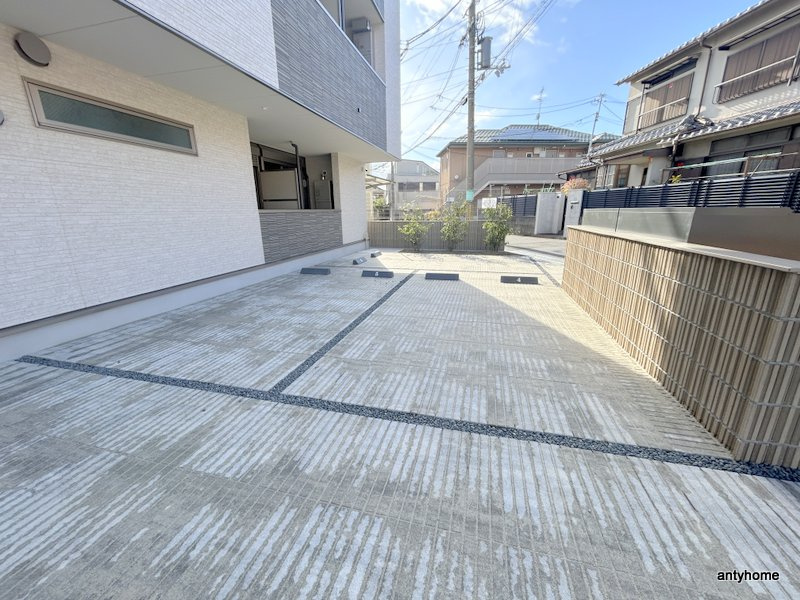 ウェルスクエア豊中本町　仲介手数料無料の駐車場