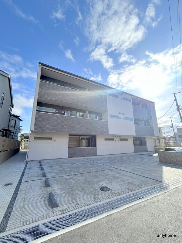 ウェルスクエア豊中本町　仲介手数料無料の外観