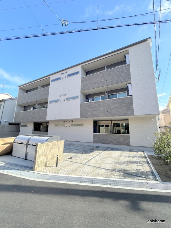 ウェルスクエア豊中本町　仲介手数料無料の外観