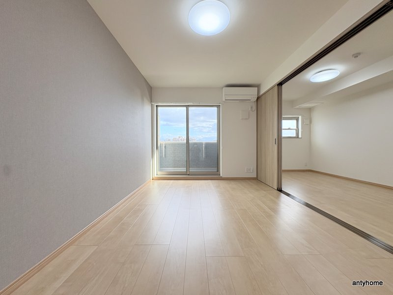 ウェルスクエア豊中本町　仲介手数料無料の居間・リビング