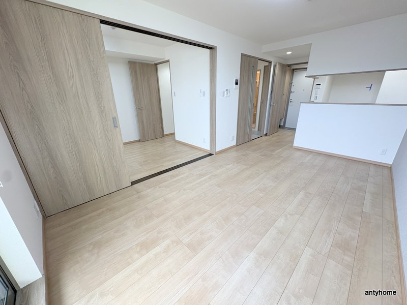 ウェルスクエア豊中本町　仲介手数料無料の居間・リビング