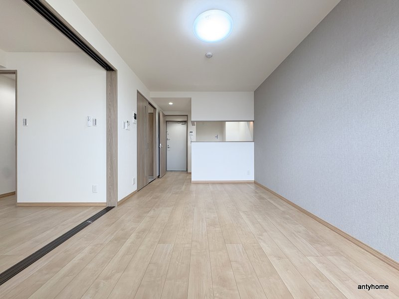 ウェルスクエア豊中本町　仲介手数料無料の居間・リビング