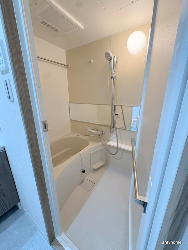 ウェルスクエア豊中本町　仲介手数料無料の浴室