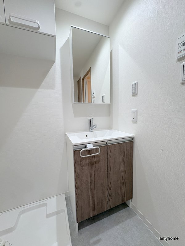 ウェルスクエア豊中本町　仲介手数料無料の洗面所