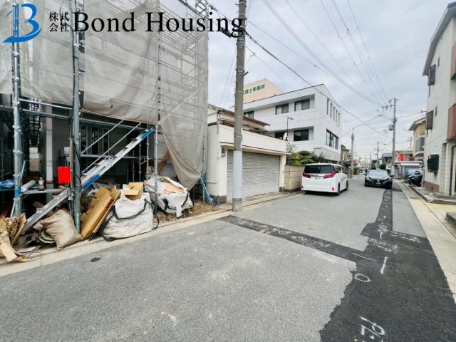 JR明石徒歩18分　全室南向き　明石市北王子町１号棟　新築戸建の前面道路含む現地写真