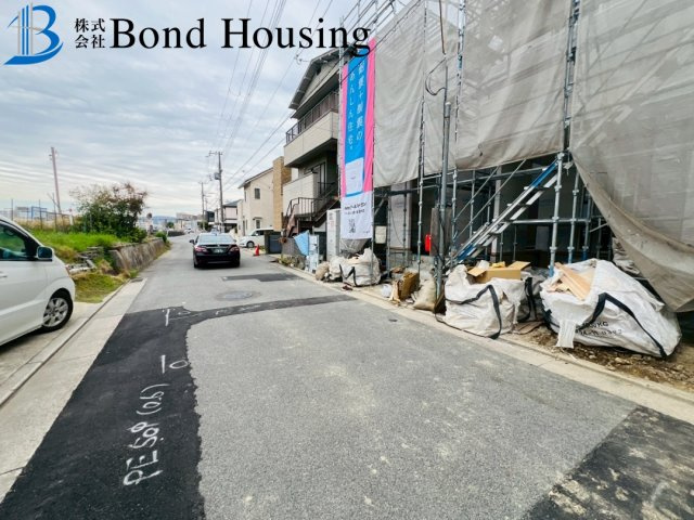 JR明石徒歩18分　全室南向き　明石市北王子町１号棟　新築戸建の前面道路含む現地写真
