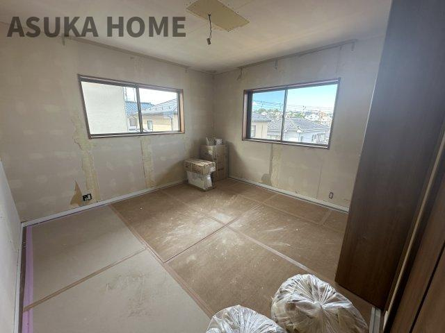 横浜市緑区上山3丁目の洋室|見晴らしの良い明るい居室は居心地も良さそうですね。