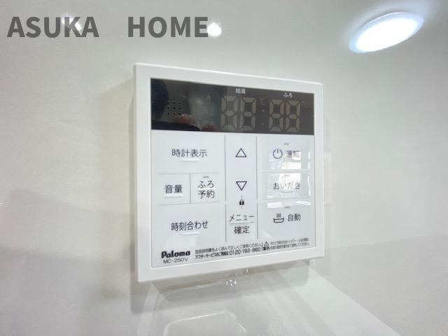 横浜市緑区上山3丁目の発電・温水設備|キッチン横にあるのでお料理しながら片手間でお風呂の準備が楽々です。