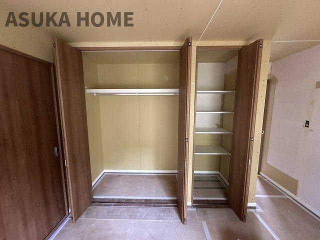 横浜市緑区上山3丁目の収納|棚付きのクローゼットは、カバンもしまえるので洋服のコーディネートに◎