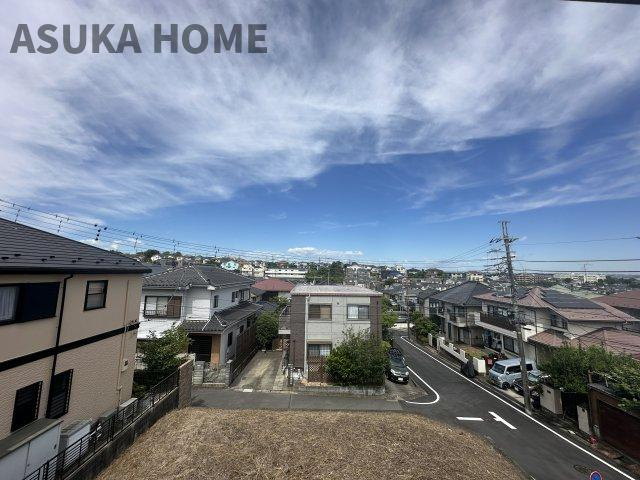横浜市緑区上山3丁目の展望|2階洋室からの眺望です。開放感がある突き抜けた景色が一面に広がる景色！ぜひ実際にご覧になって下さい。