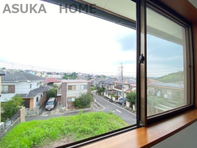 横浜市緑区上山3丁目の展望|2階洋室からの眺望です。開放感がある突き抜けた景色が一面に広がる景色！ぜひ実際にご覧になって下さい。
