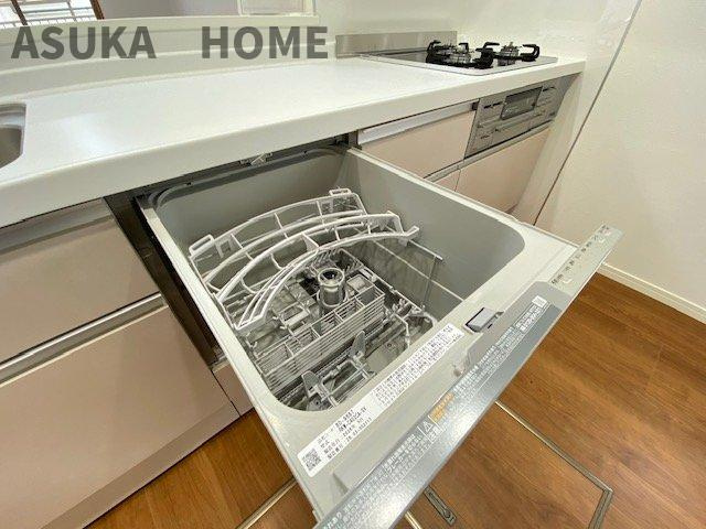 横浜市緑区上山3丁目のキッチン|家事の時短にも役立つ食器洗浄乾燥機を標準装備。