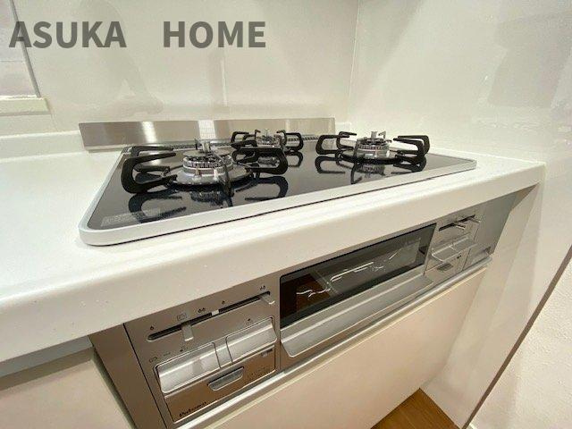 横浜市緑区上山3丁目のキッチン|熱探知がついているので、揚げ物料理が苦手にしている方も挑戦してみてください。