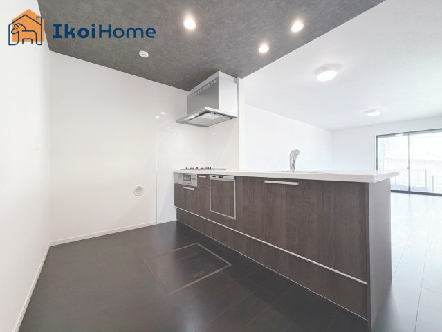 神戸市垂水区舞子台1期　新築戸建のキッチン|【ホームページに現地動画掲載中】●年中無休：当日予約可●人気の対面式のキッチンで明るい！