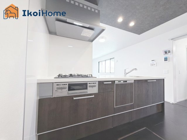 神戸市垂水区舞子台1期　新築戸建のキッチン|【ホームページに現地動画掲載中】●年中無休：当日予約可●食洗機付きのキッチンになります。