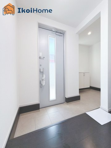 神戸市垂水区舞子台1期　新築戸建の玄関|【ホームページに現地動画掲載中】●年中無休：当日予約可●玄関には土間収納がございます！